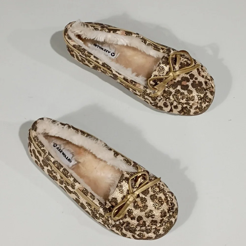 NWNT Airwalk Gold Leopard Girls Flats/Loafers Size 1